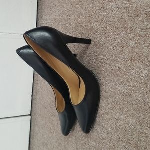 Nine West leather black pumps. Size 6.5
